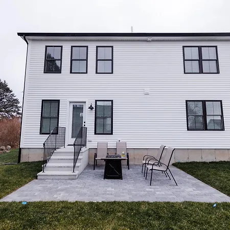 Rest In Westerly Exterior photo